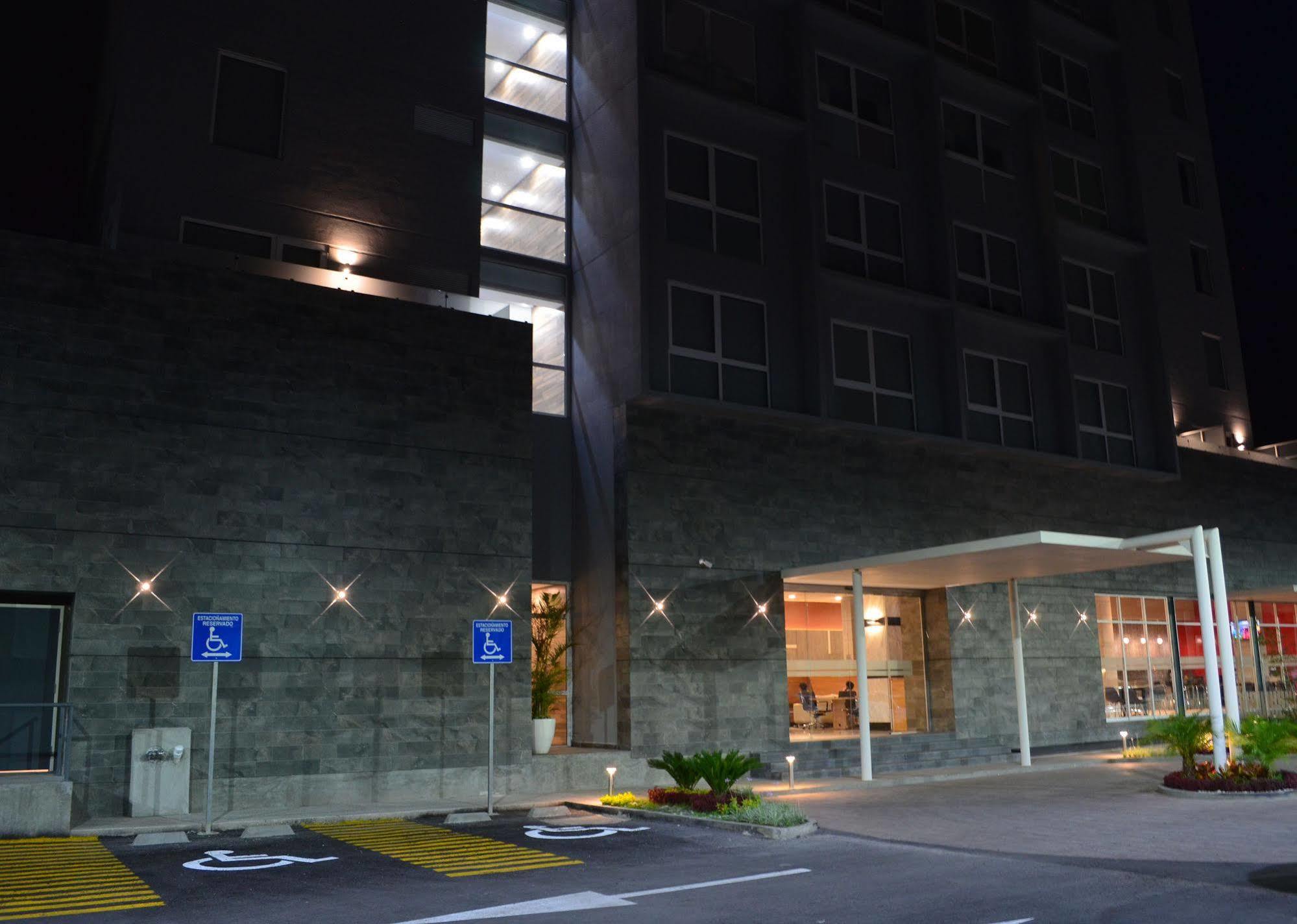 Casa Inn Business Irapuato Eksteriør bilde
